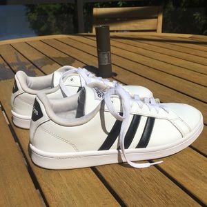 Black and White Advantage Adidas Sneaker